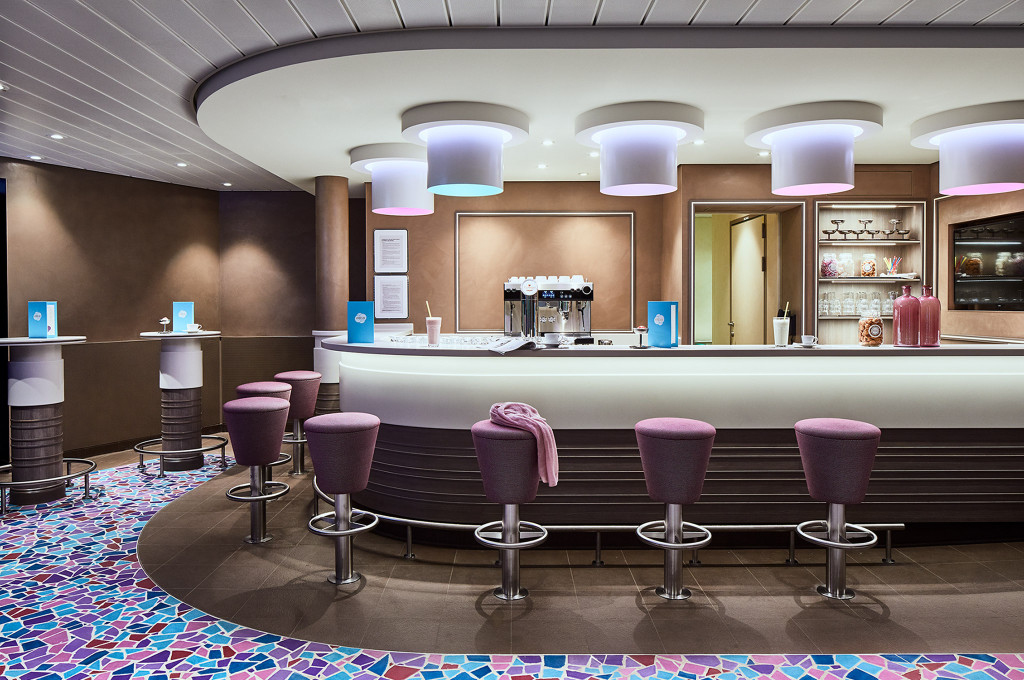 Eisbar Cafe mit moderner Theke, LED-Beleuchtung und entspanntem Café-Ambiente.