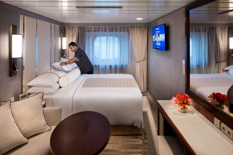 Club Außenkabine mit eingeschränkter Sicht auf der Azamara Journey