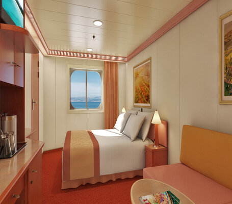 Elegante Außenkabine mit Meerblick und Doppelbett auf Kreuzfahrtschiff