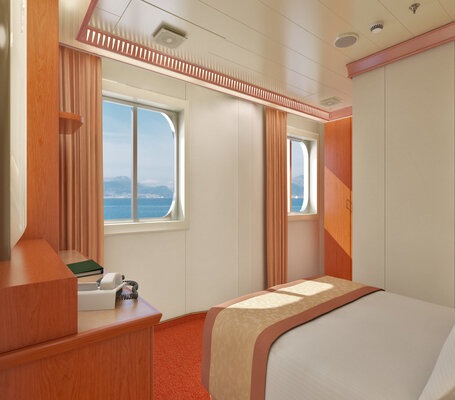 Moderne Außenkabine mit Fenster und elegantem Interieur auf Kreuzfahrtschiff