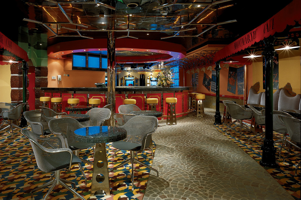 Montmartre Kids' Disco auf der Carnival Conquest mit buntem Design und Tanzbereich