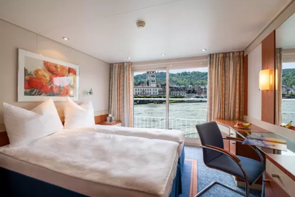 2-Bett Mitteldeck achtern mit französischem Balkon Vollpension