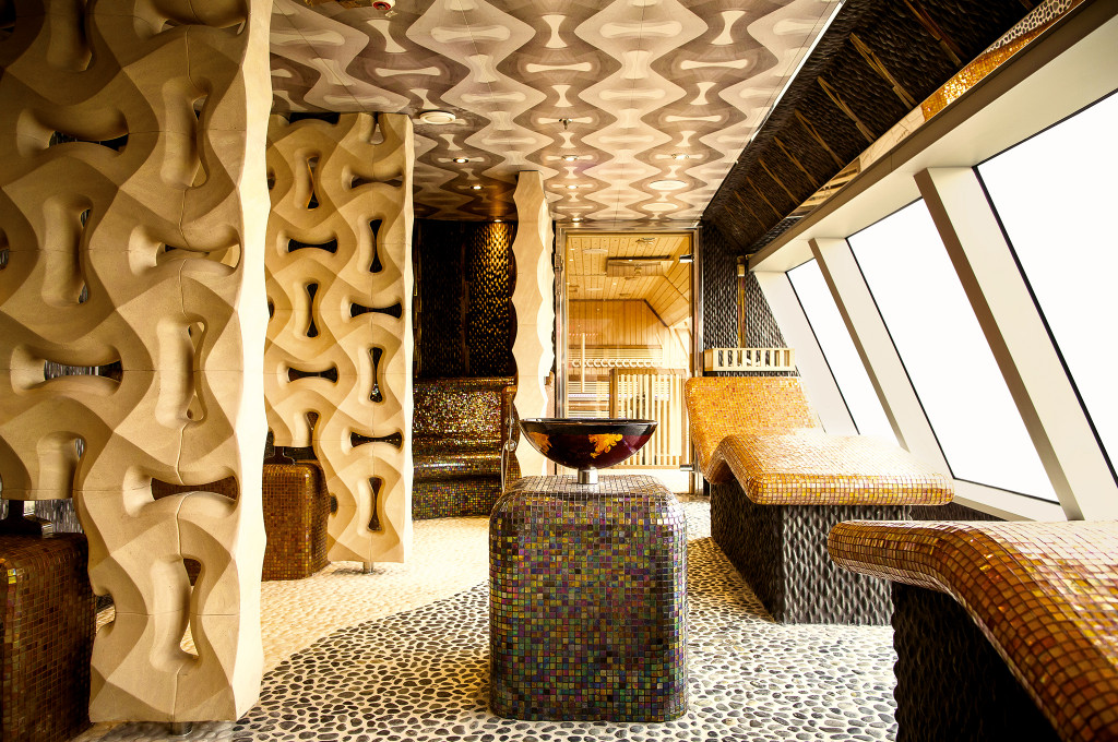 Area Samsara Spa mit modernem Wellnessdesign auf einem Hochseeschiff.