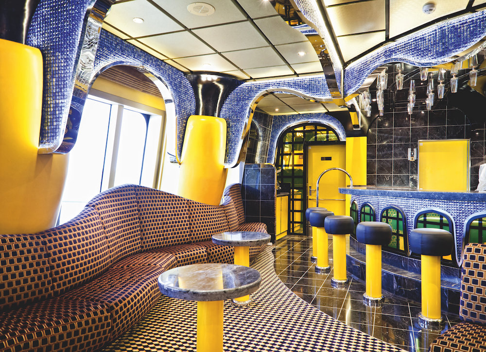 Angelo Azzuro Bar und Tanz-Lounge mit moderner Beleuchtung.