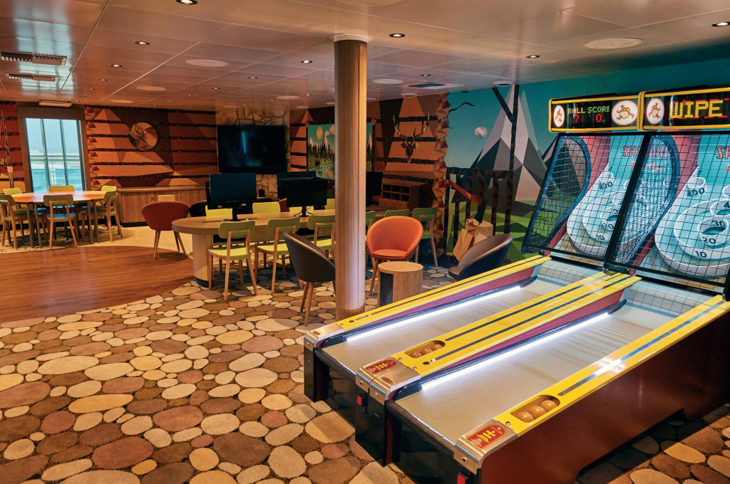 The Lodge mit Minigolf-Bereich, Shuffleboard und Spiel-Aktivitäten für Jugendliche auf der Grand Princess.