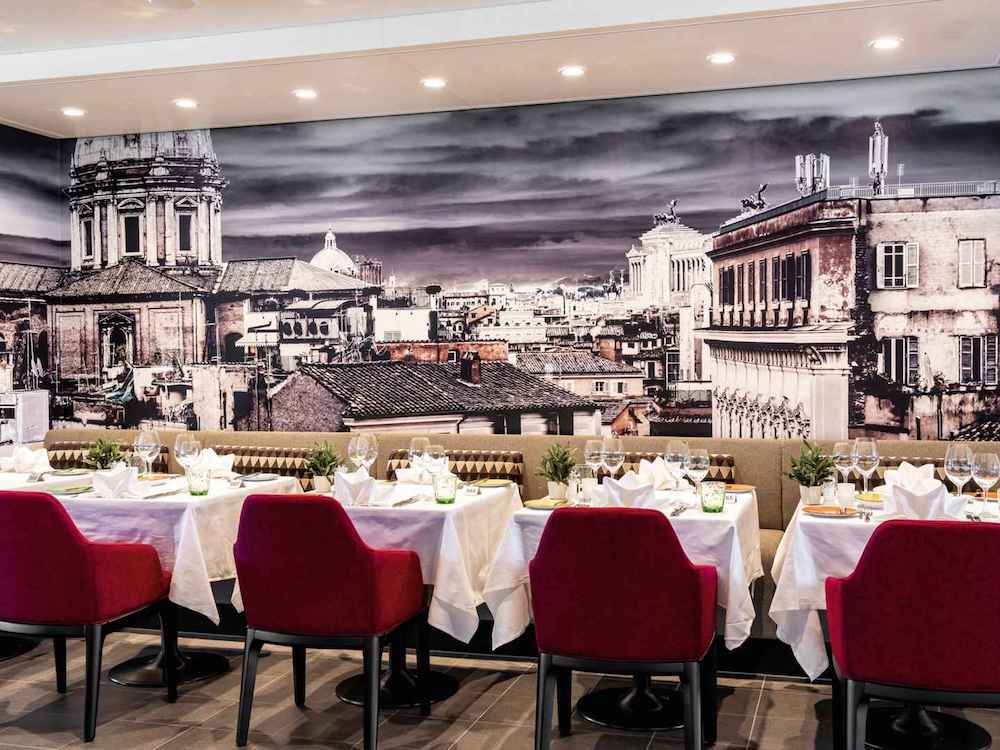 Speisesaal Atlantik Mediterran mit moderner Ausstattung auf der Mein Schiff 3.