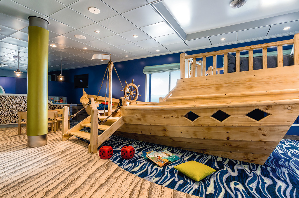 Modernes Kinder-Club mit farbenfrohem Design und altersgerechten Spielmöglichkeiten.