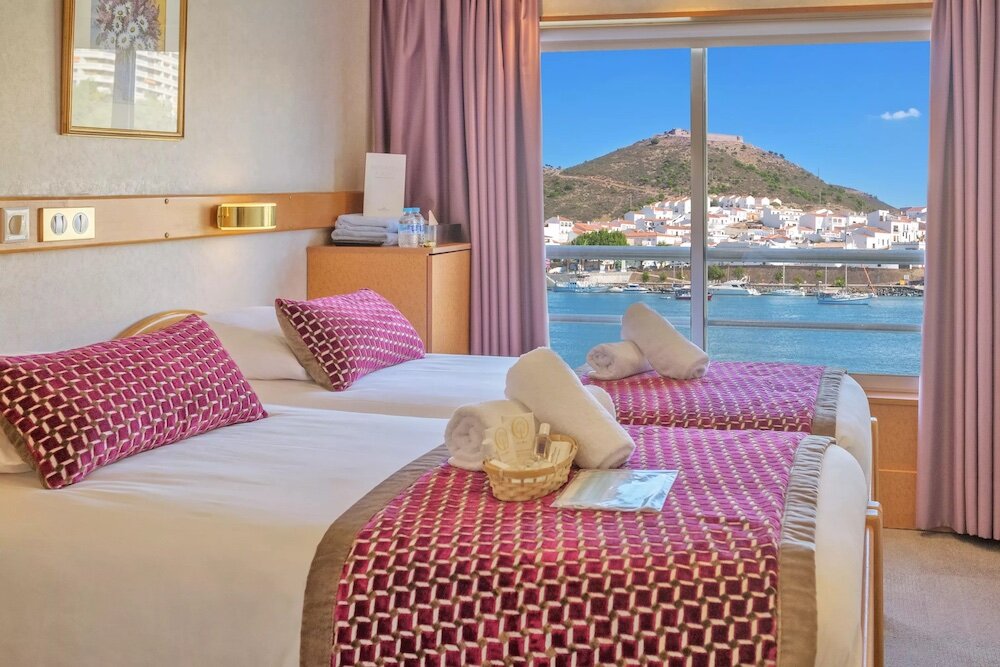 2-Bett Oberdeck mit großem zu öffnendem Panoramafenster Vollpension