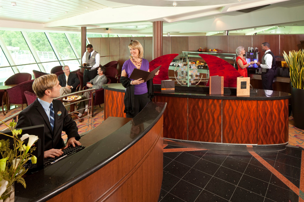 Diamond Club Lounge mit zeitgenössischem Design und Meerblick auf Hochseeschiff
