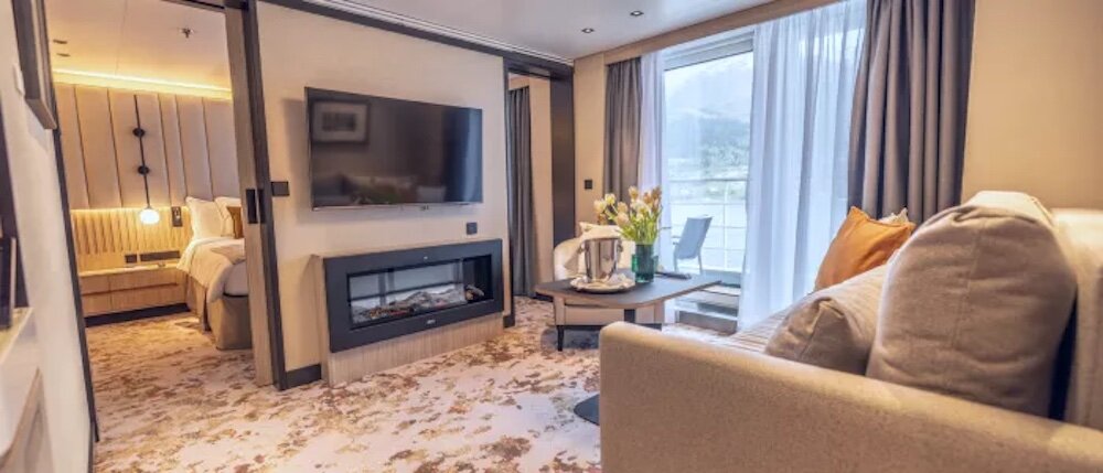PREMIUM SUITE