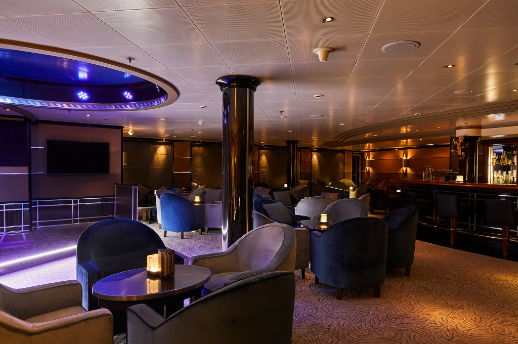 The Bar der Silver Shadow mit moderner Beleuchtung.