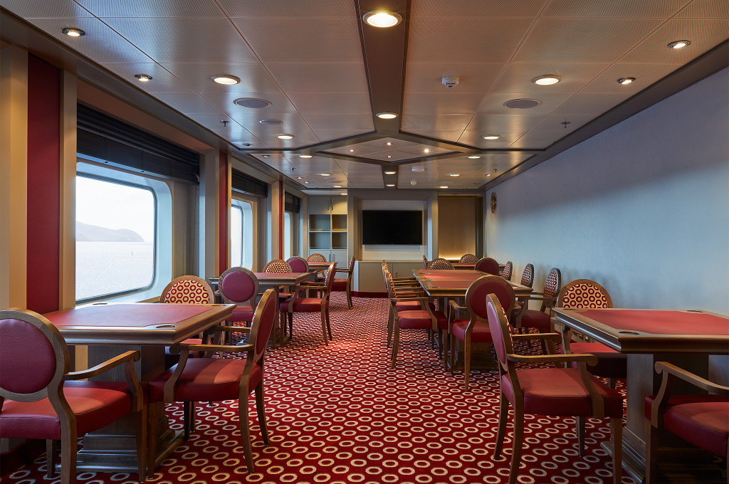 Kartenspielzimmer der Silver Shadow mit Spieltischen.