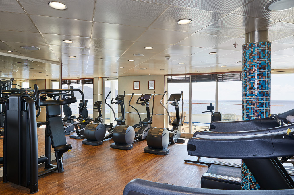 Fitnesscenter der Silver Shadow mit Trainingsgeräten.