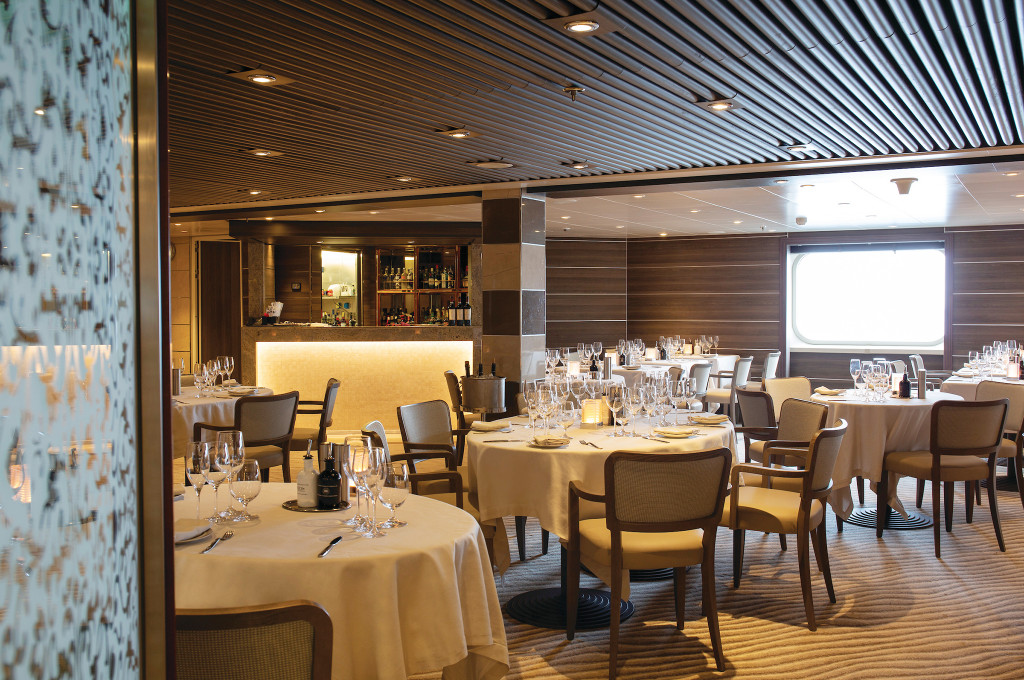 La Terrazza Deck Restaurant der Silver Spirit mit Sitzbereich.