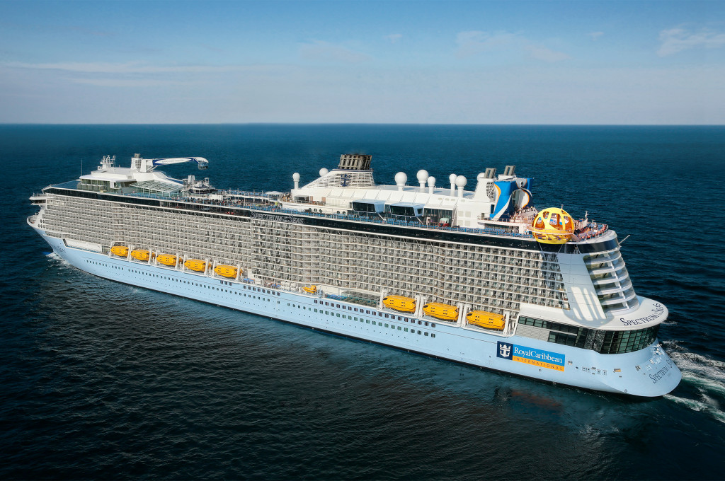 Spectrum of the Seas auf dem Meer mit modernem Design und Ausstattung