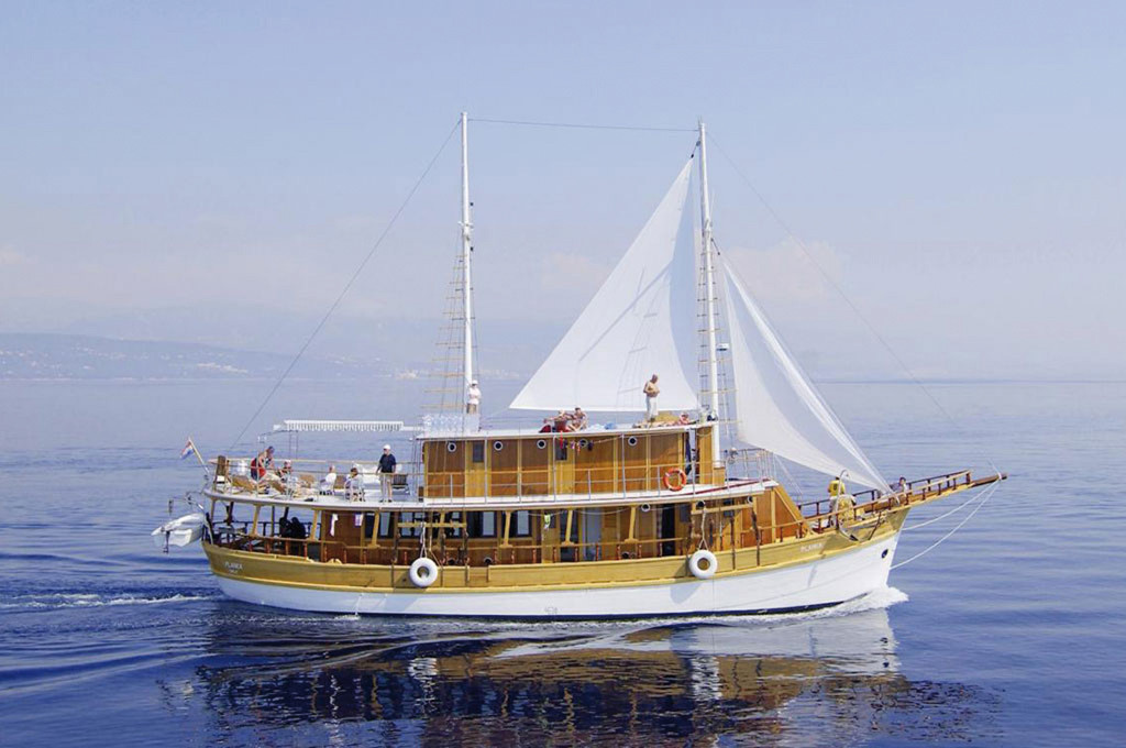 Adria-Motorsegler — Kreuzfahrtschiff