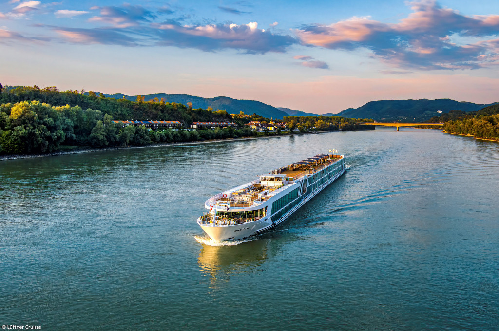 Amadeus Cara — Kreuzfahrtschiff