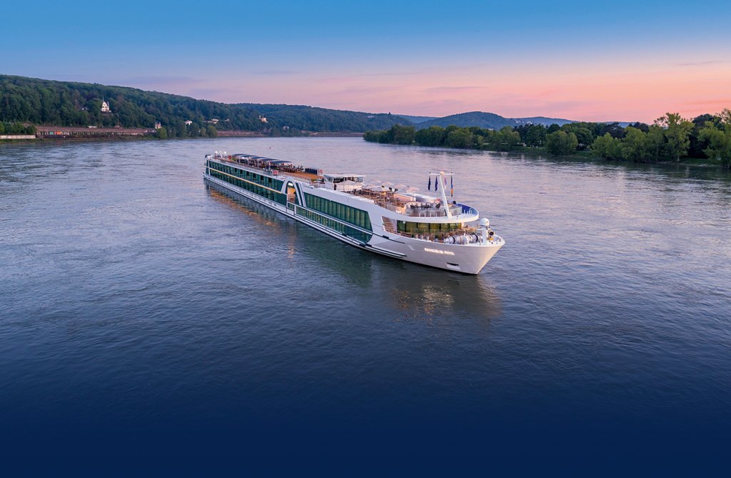Amadeus Riva — Kreuzfahrtschiff