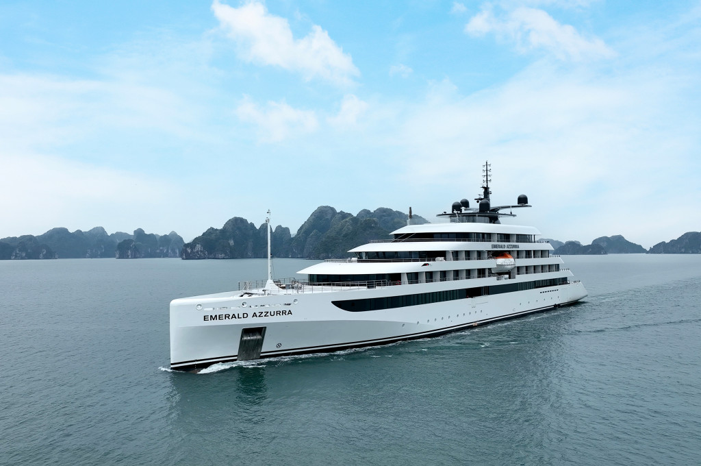 Emerald Azzurra — Kreuzfahrtschiff