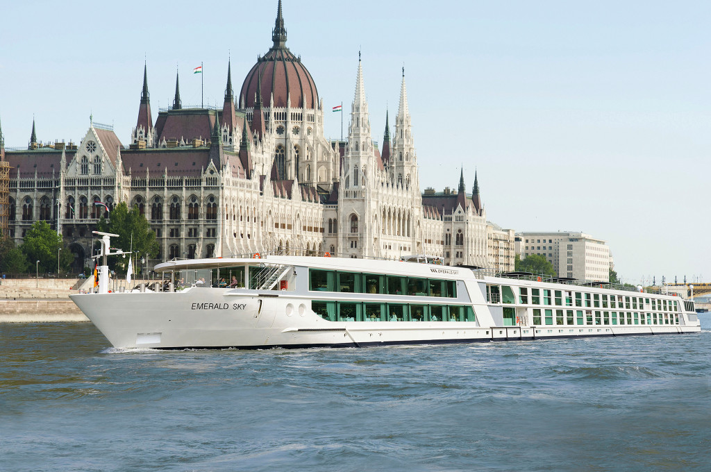 Emerald Sky — Kreuzfahrtschiff