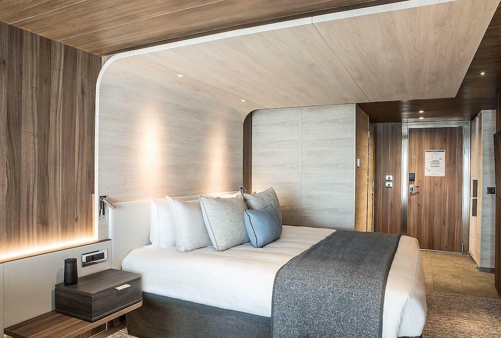 Privilege Suite Deck 6 - 6