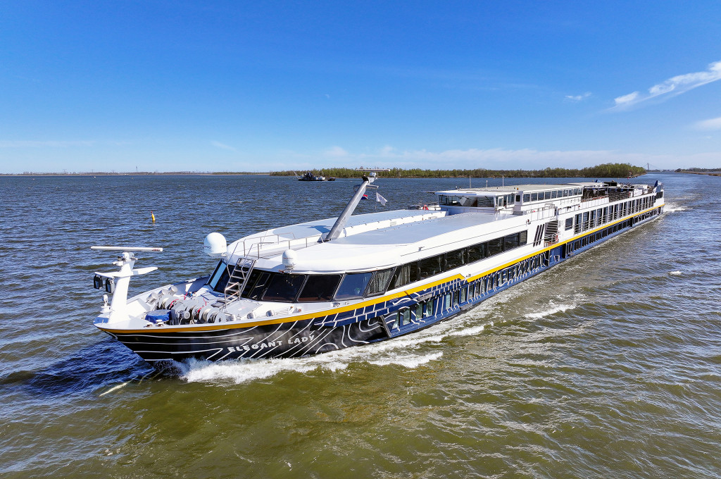 MS Elegant Lady — Kreuzfahrtschiff
