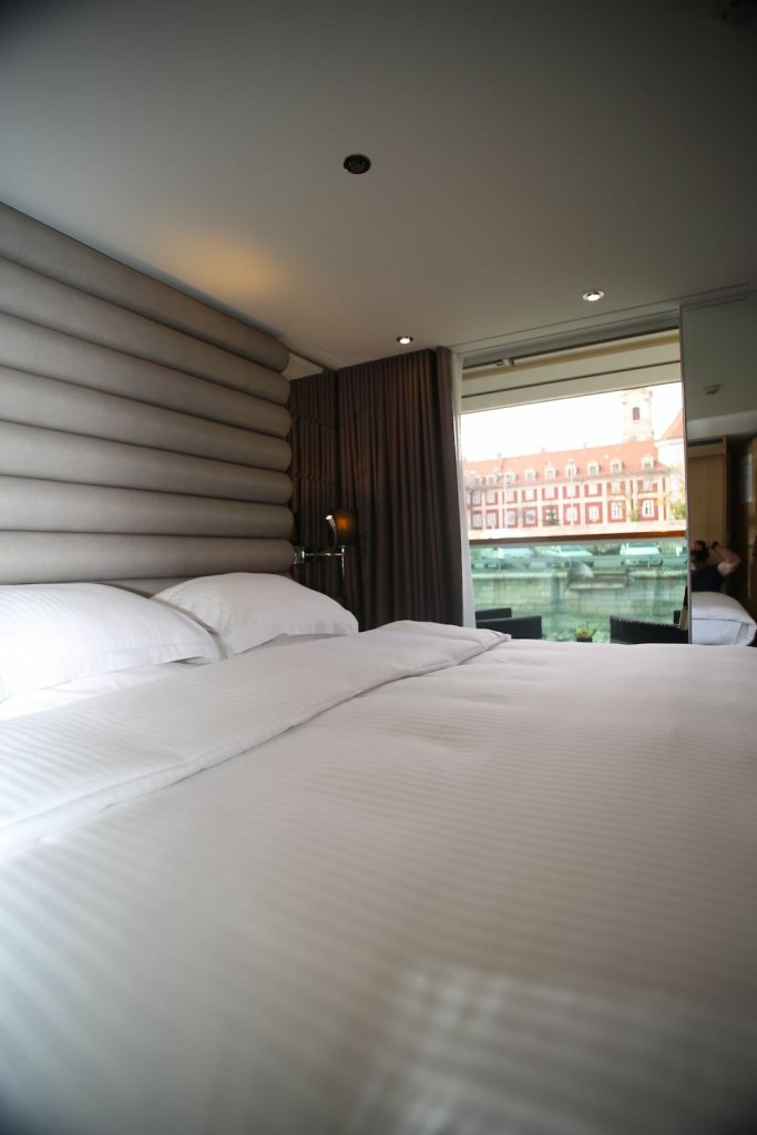 Deluxe Balcony Suite