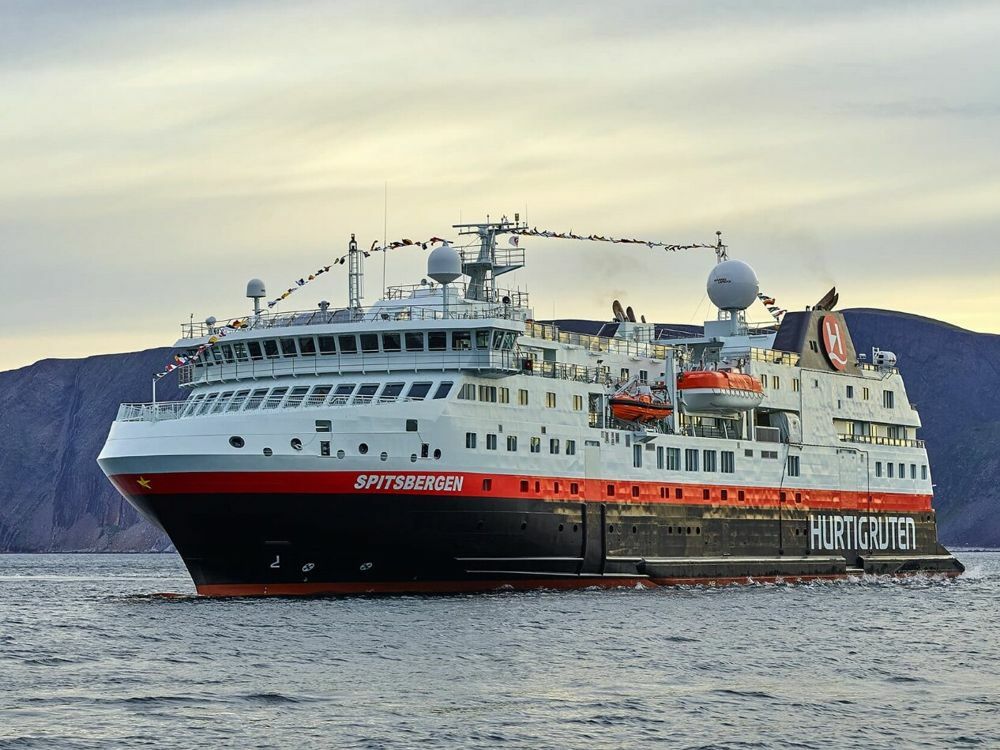Spitsbergen — Kreuzfahrtschiff