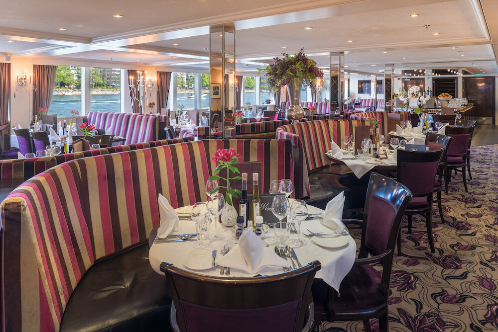 Spezialitätenrestaurant an Bord der Antonio Bellucci mit gemütlicher Atmosphäre