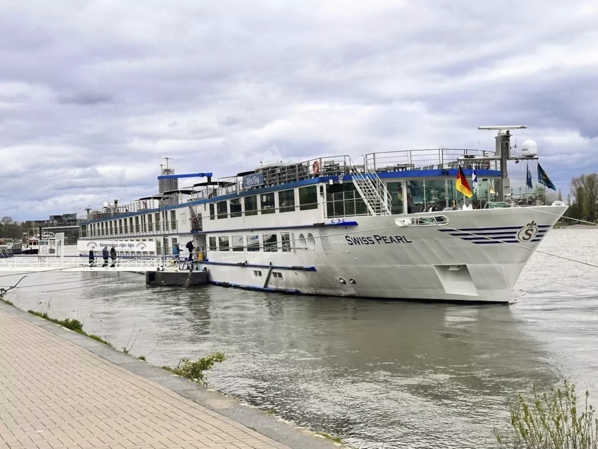 Swiss Pearl — Kreuzfahrtschiff