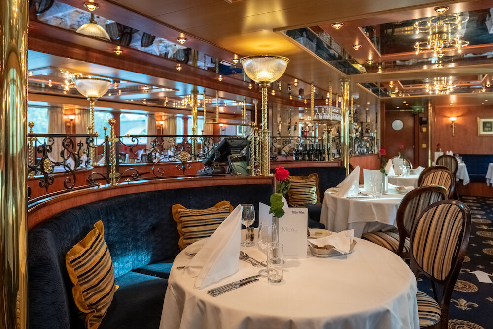 Hauptrestaurant der Thurgau Saxonia mit gedeckten Tischen und heller Ausstattung