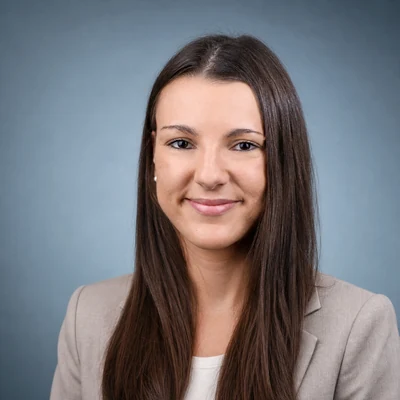 Sarah Mang — Erfahrene Reise-Allrounderin, Cruise.ch